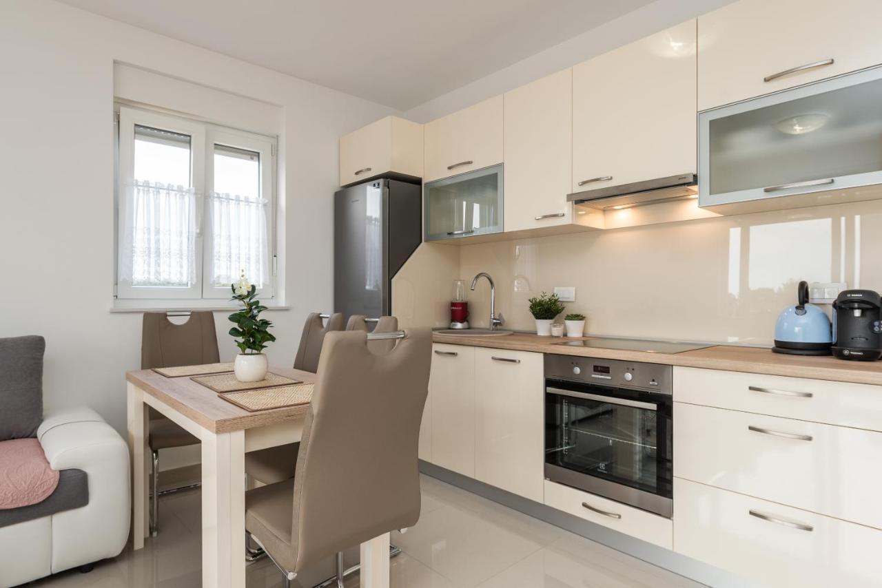 Zoran Brand New Modern Apartments Mandre Exterior photo